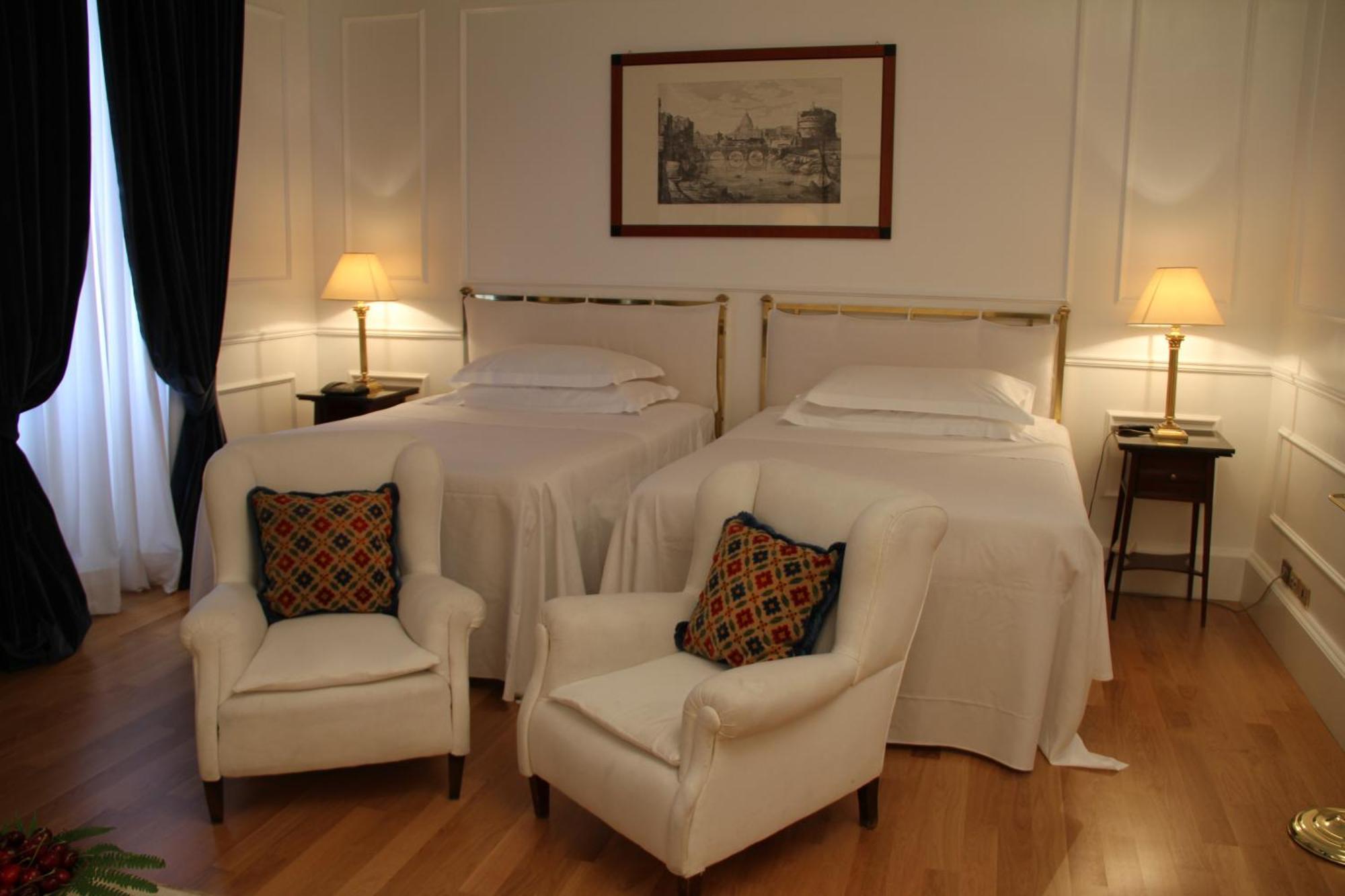 Grand Hotel Plaza Rome Bagian luar foto