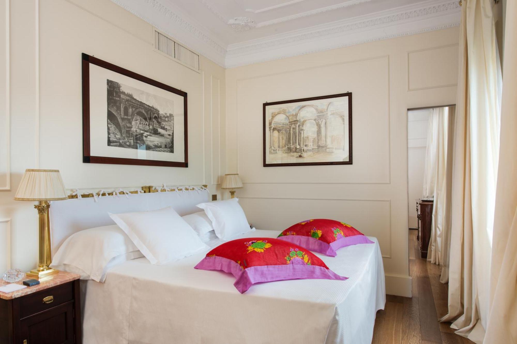 Grand Hotel Plaza Rome Bagian luar foto