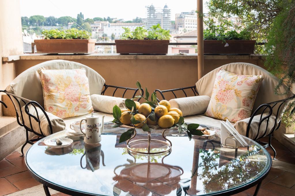 Grand Hotel Plaza Rome Bagian luar foto